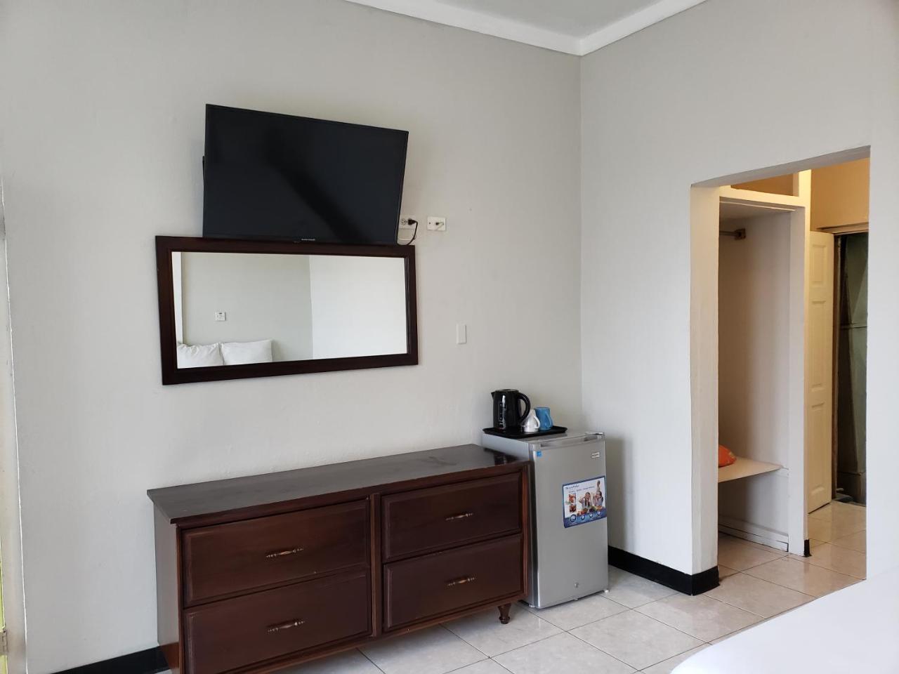 Отель Caribic House Бухта Монтего Экстерьер фото